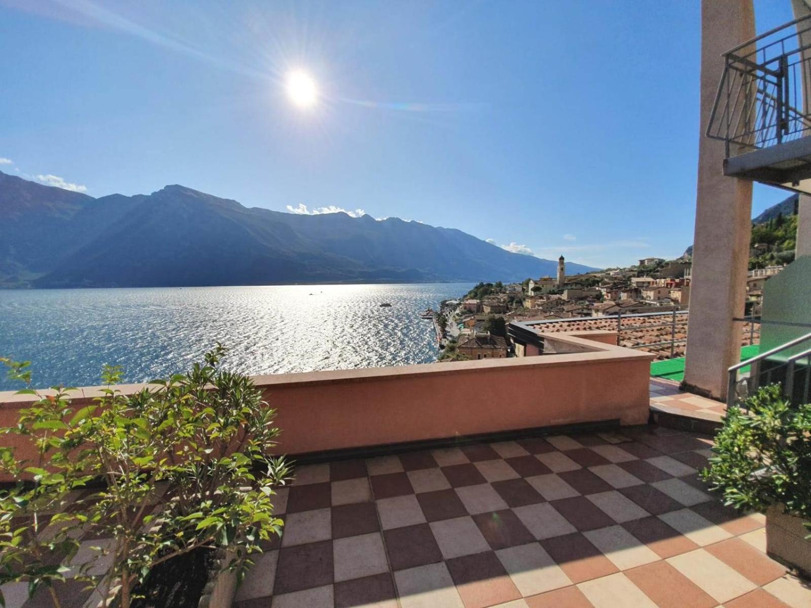 Hotel Castell - Montagnoli Group Лимоне-суль-Гарда Номер фото