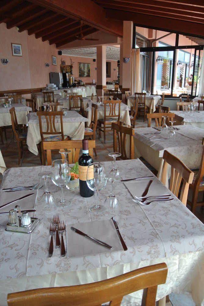 Hotel Castell - Montagnoli Group Лимоне-суль-Гарда Экстерьер фото